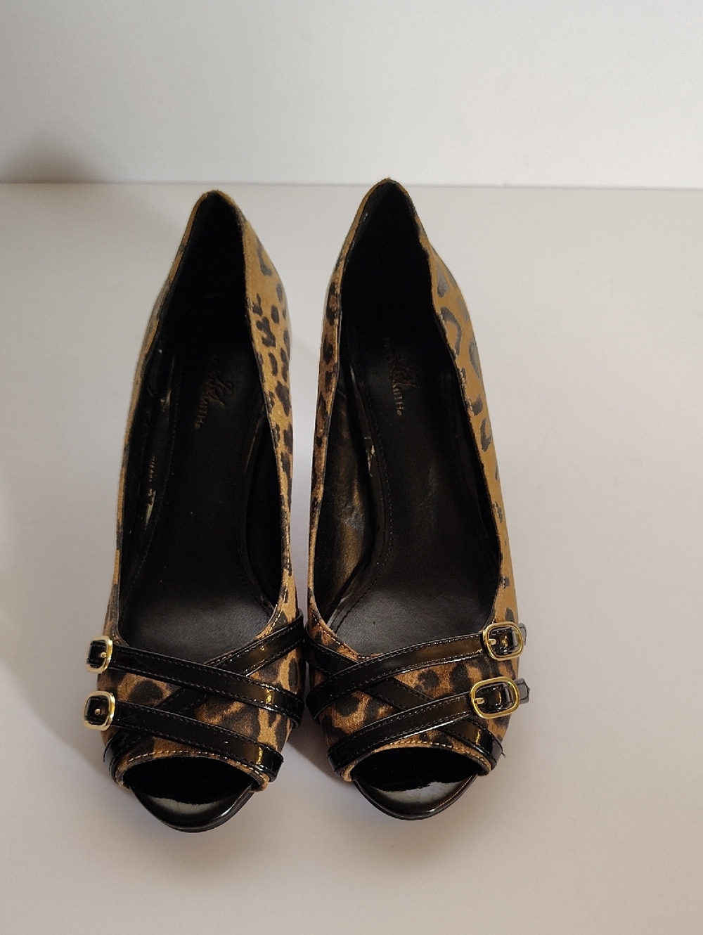 Jaclyn Smith Leopard Print Peep-Toe Heels with Black Patent Straps GY2D X